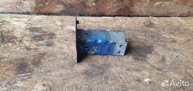 Кронштейн усилителя переднего бампера правый Opel