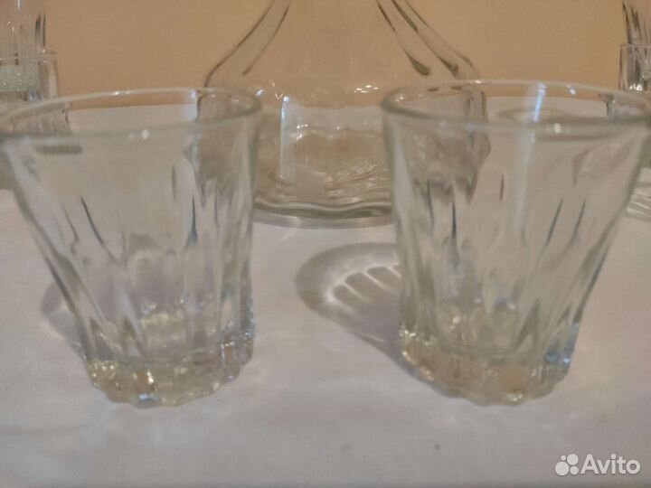 Графин с рюмками