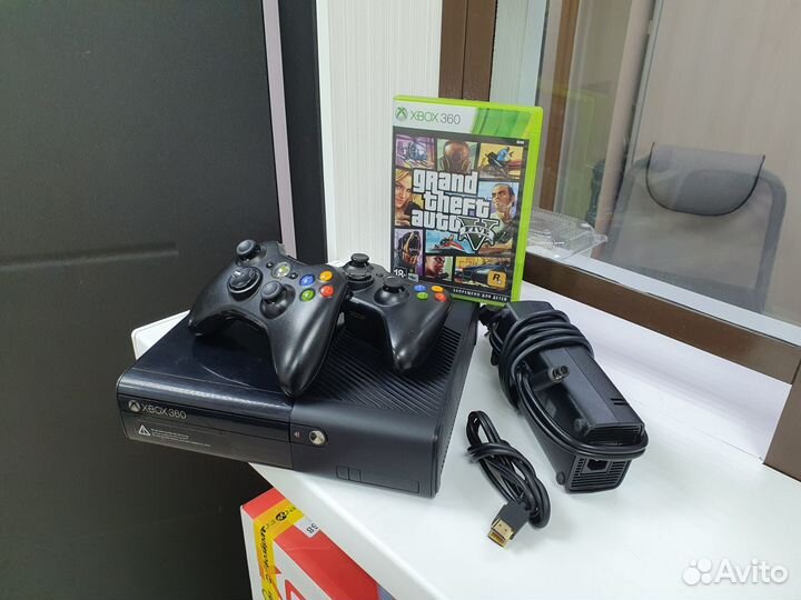 Игровая приставка Microsoft Xbox 360 E - 500 гб