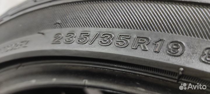 Bridgestone TS-02 235/35 R19