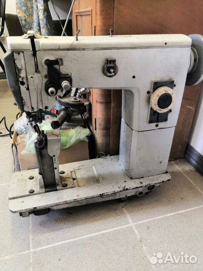 Колонковая швейная машина