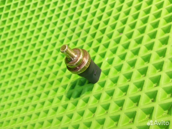 Датчик температуры жидкости Audi Volkswagen