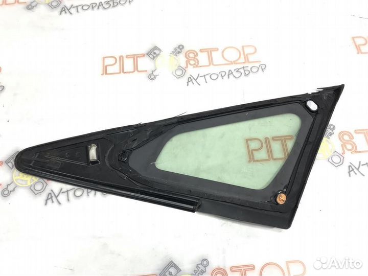 Стекло боковое глухое правое Toyota prius ZVW30 2