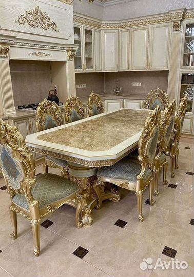 Обеденный стол и стулья