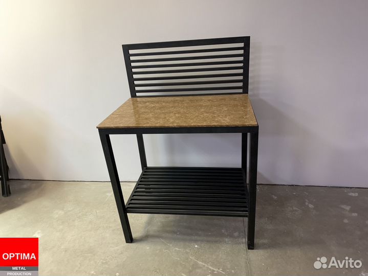 Кухонный стол с полкой