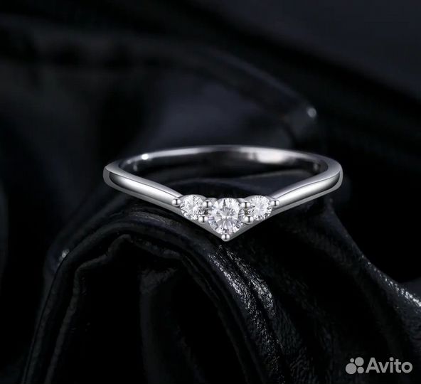 Кольцо женское с бриллиантом-Муассанитом