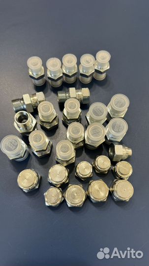 Фитинги и соединители для безвоздушных красочных а