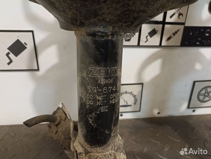 Амортизатор передний для Nissan Maxima A32