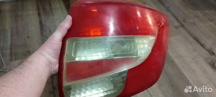 Фонарь задний правый