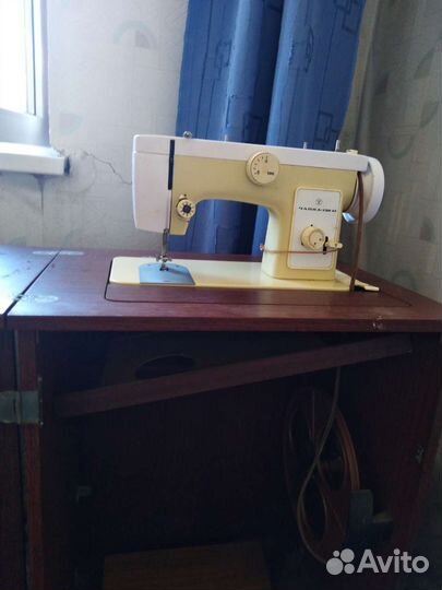 Швейная машина Чайка 143