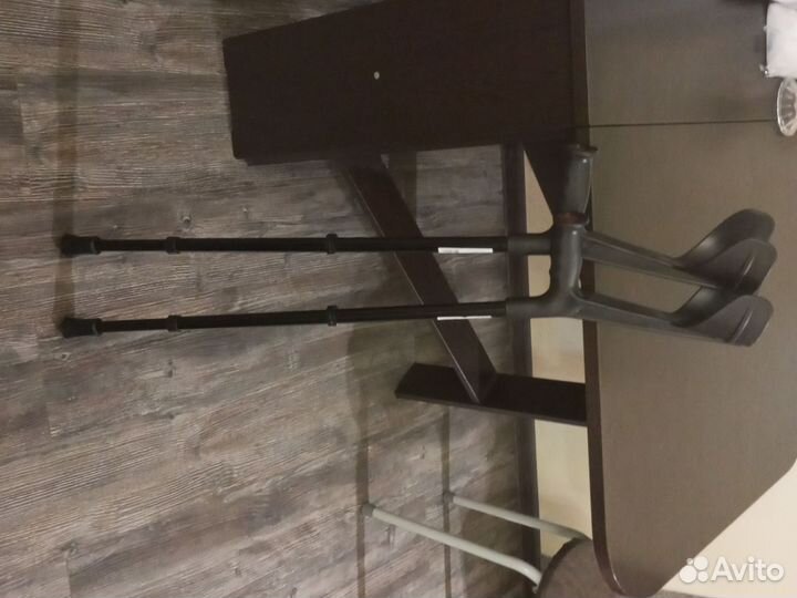 Костыли с подлокотником новые