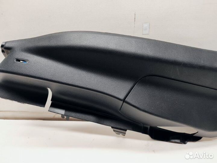 Накладка стойки левая Mercedes A200 W177