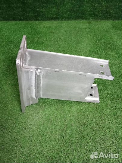 Кронштейн усилителя бампера передний левый Audi A5