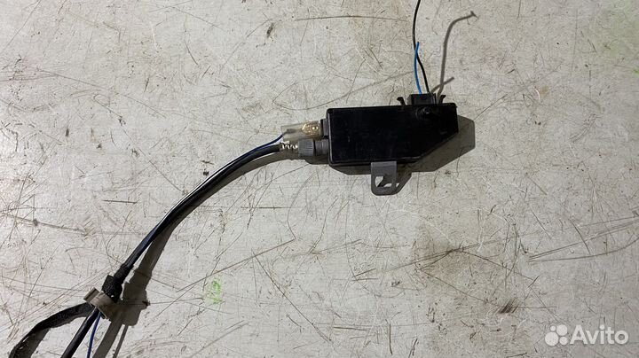 Усилитель антенны Mercedes Benz W208