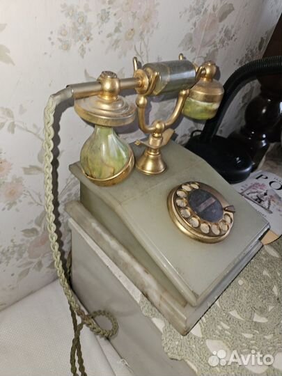 Телефон из оникса