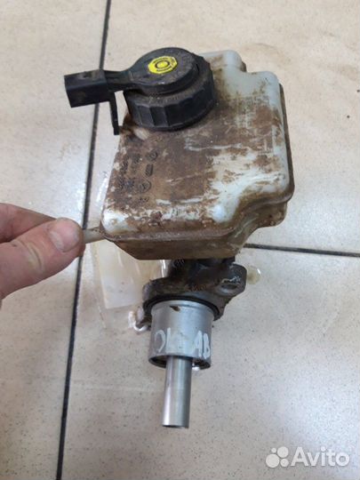 Главный тормозной цилиндр Skoda Octavia A5