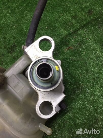 Главный тормозной цилиндр Audi A6 универсал 2.5