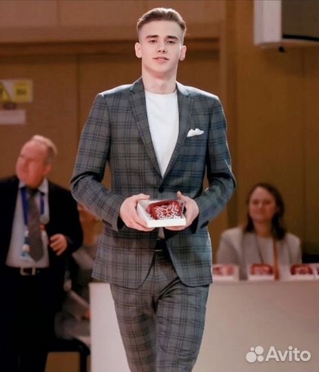 Тренер по фигурному катанию