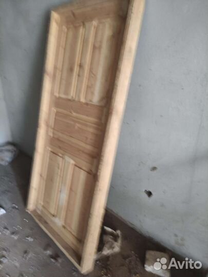 Дверь деревянная новая