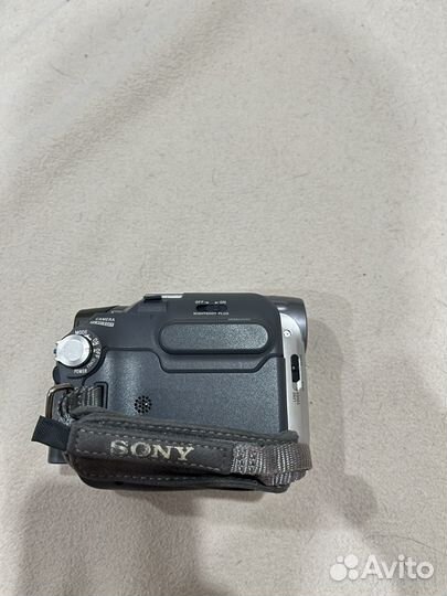 Цифровая видеокамера Sony DCR-HC17E