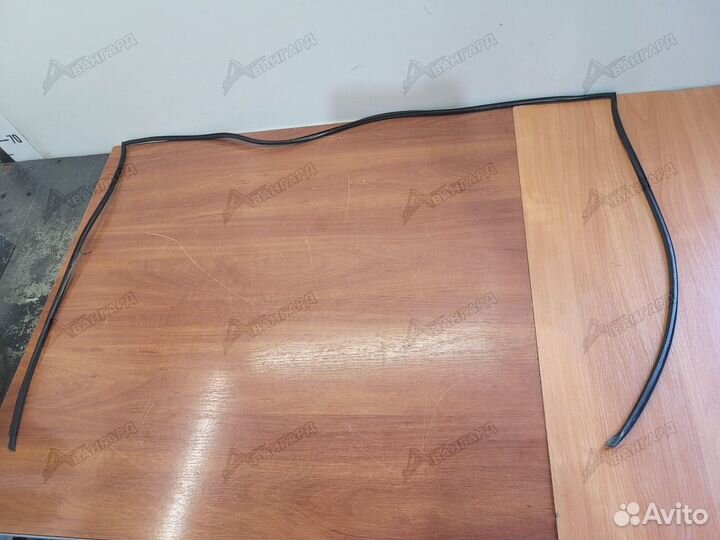 Молдинг лобового стекла Nissan Tiida C11 04-14