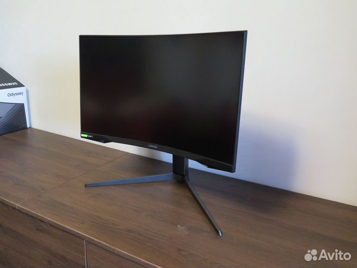 Монитор Samsung Odyssey G7 27 дюймов