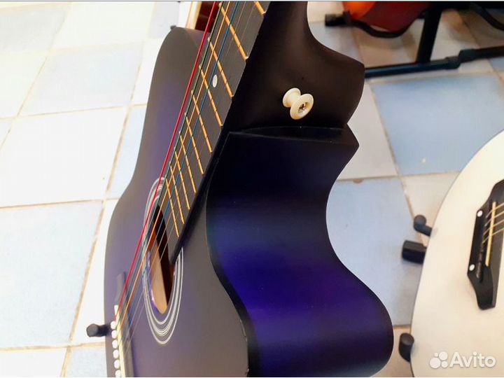 Гитара новая в комплекте с чехлом и стойкой
