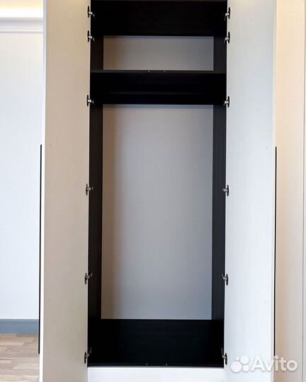 Шкаф распашной с дверцами