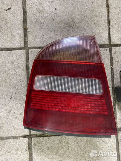 Фонарь задний левый skoda octavia 1 дорестайлинг