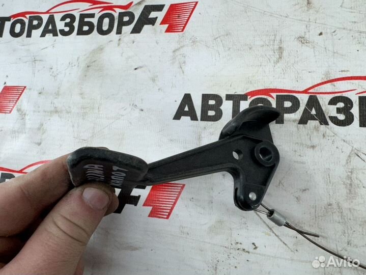 Трос открывания капота ваз Kalina