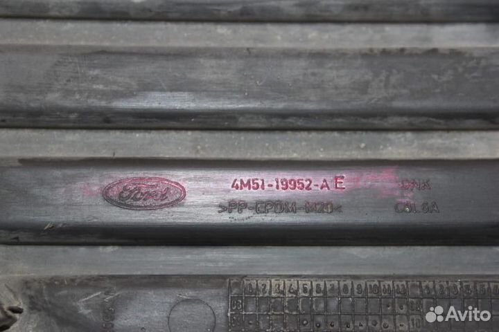 Рамка противотуманной фары правой для Ford Focus 2