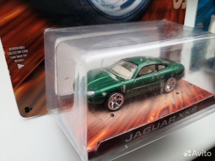 Hot Wheels Whips Cadillac Escalade и Jaguar XK8