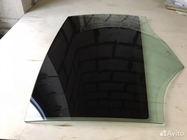 Стекло задней правой двери Passat B8
