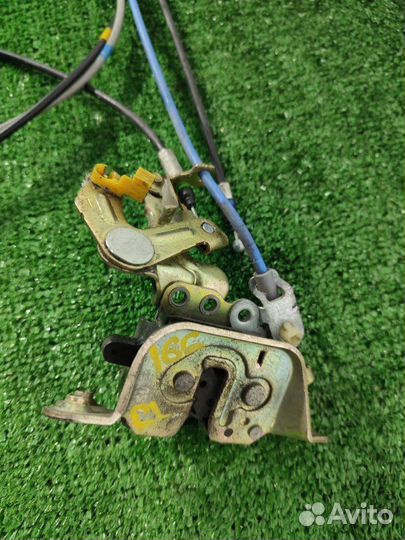 Замок двери задний левый Toyota Noah AZR65 1azfse