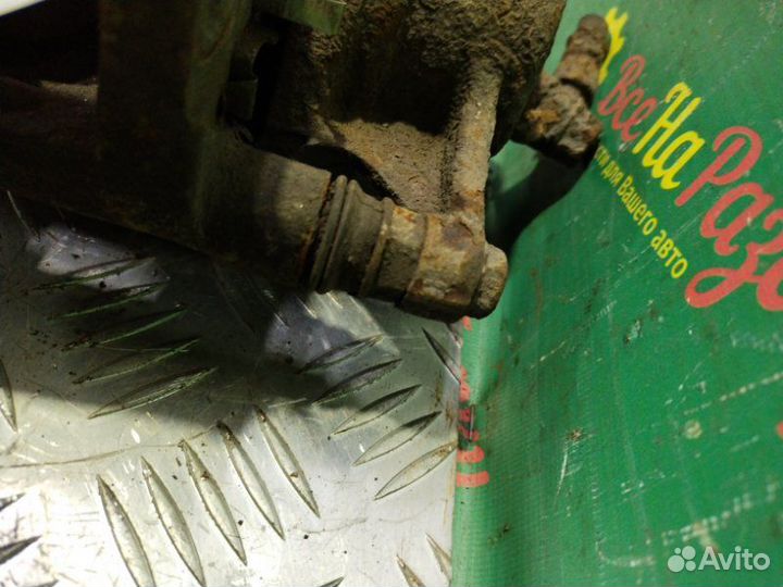 Суппорт передний левый Toyota Camry Gracia