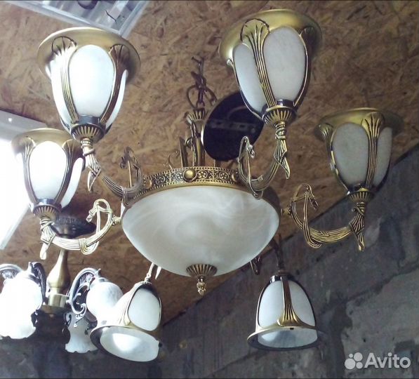 Большая люстра и 2 бра