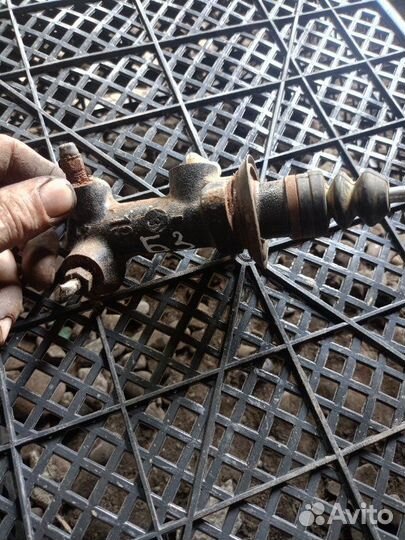 Главный цилиндр сцепления Volkswagen Passat B3