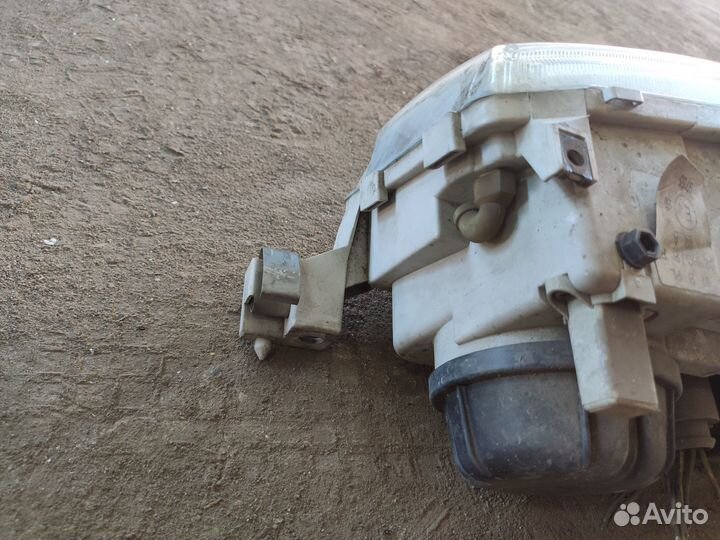 Фара левая Skoda Octavia Tour (крепления сломаны)