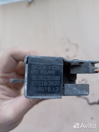 Замок капота Skoda octavia а7