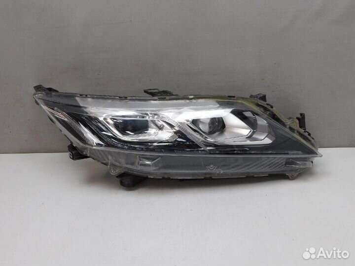 Фара правая Mitsubishi Eclipse Cross
