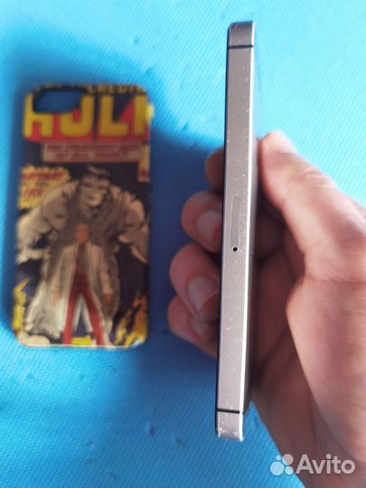 iPhone SE, 32 ГБ