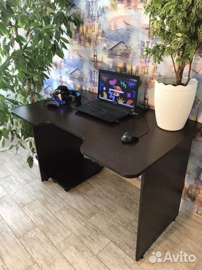 Компьютерный стол новый