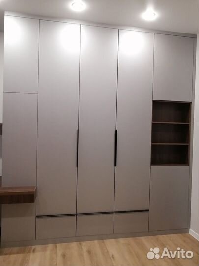 Угловой шкаф