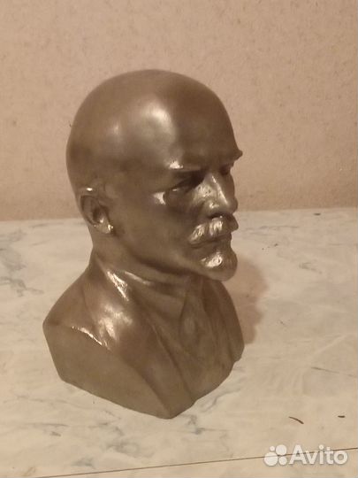 Бюст Ленина