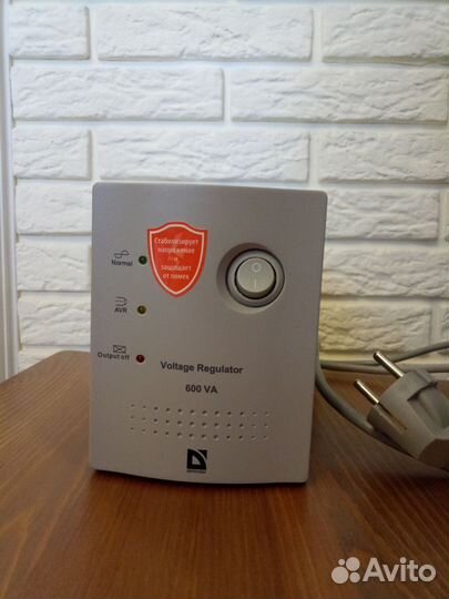 Стабилизатор напряжения 600 VA, Defender, бу
