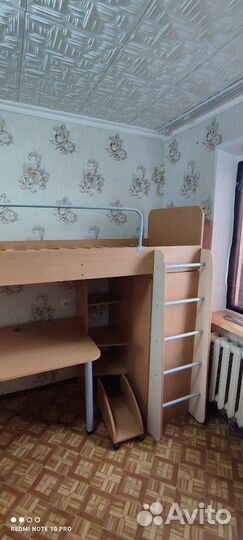 Детская кровать чердак со столом и шкафом
