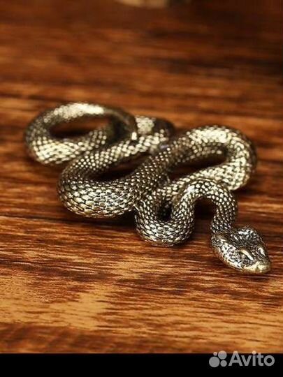Новая миниатюрная фигурка Змея