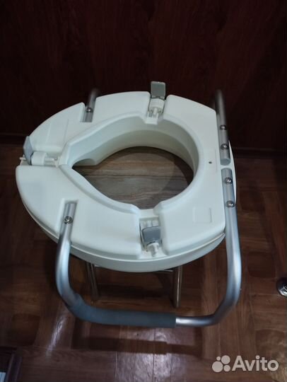 Насадка на унитаз после операции