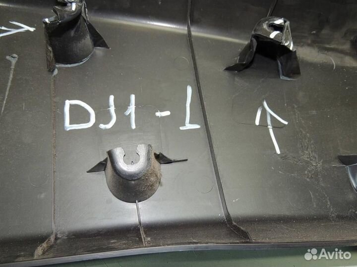 Обшивка стойки центральной левой Mitsubishi Gala