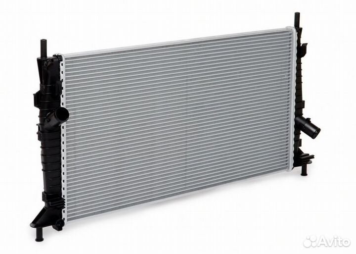 Радиатор охлаждения Форд Фокус 2